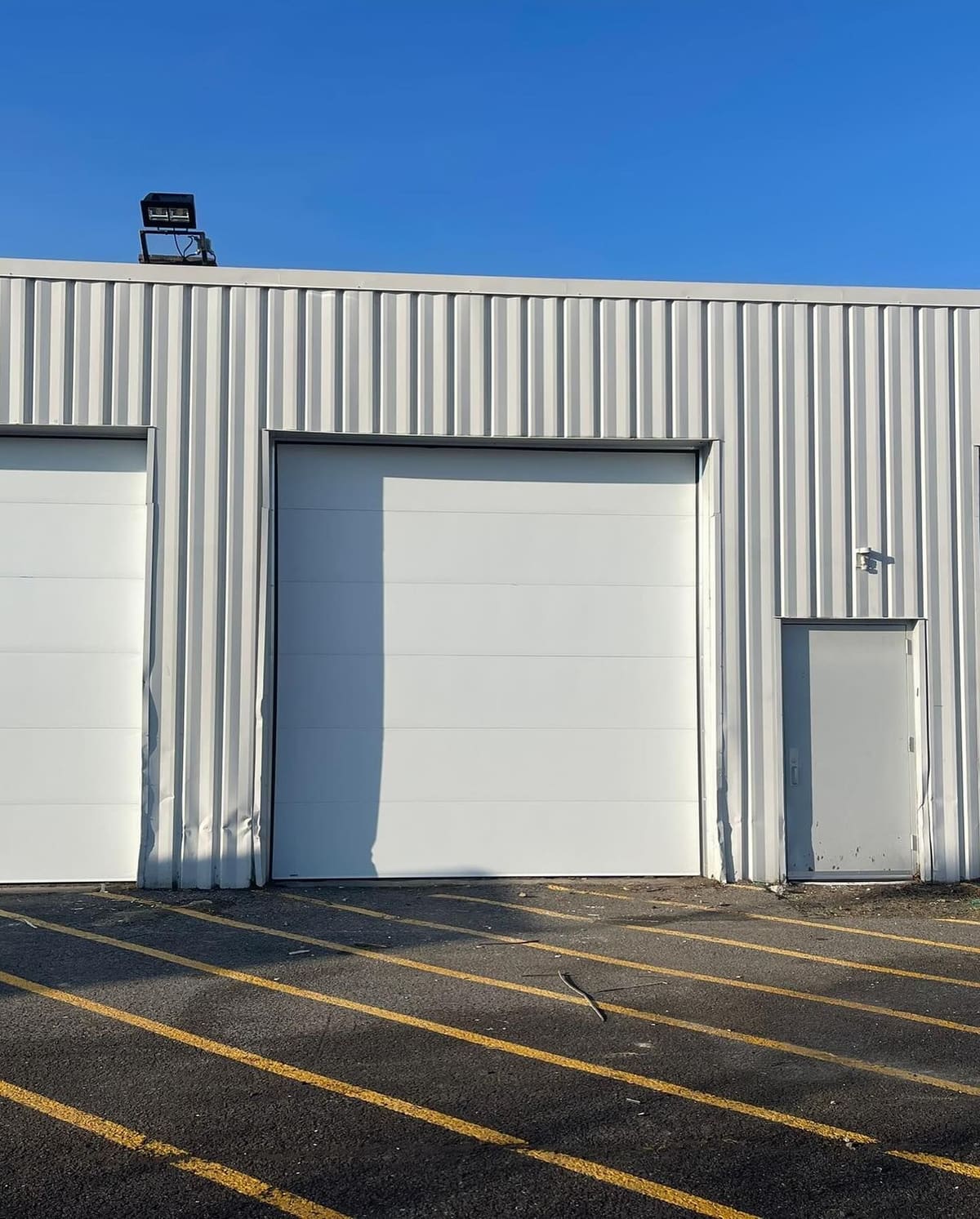 Porte de garage installée par MIR Portes de Garage, projet 2