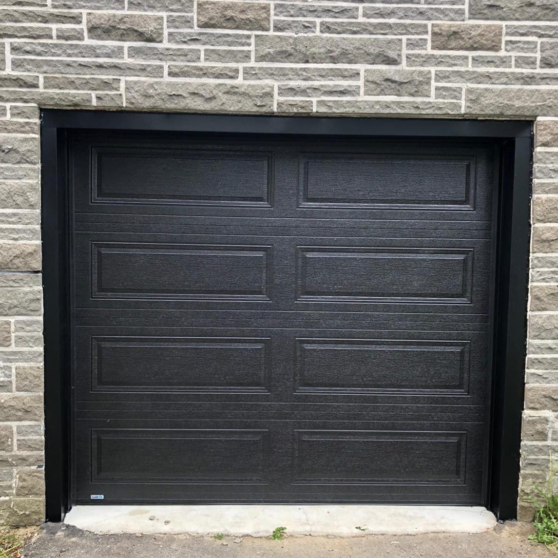 Porte de garage installée par MIR Portes de Garage, projet 3